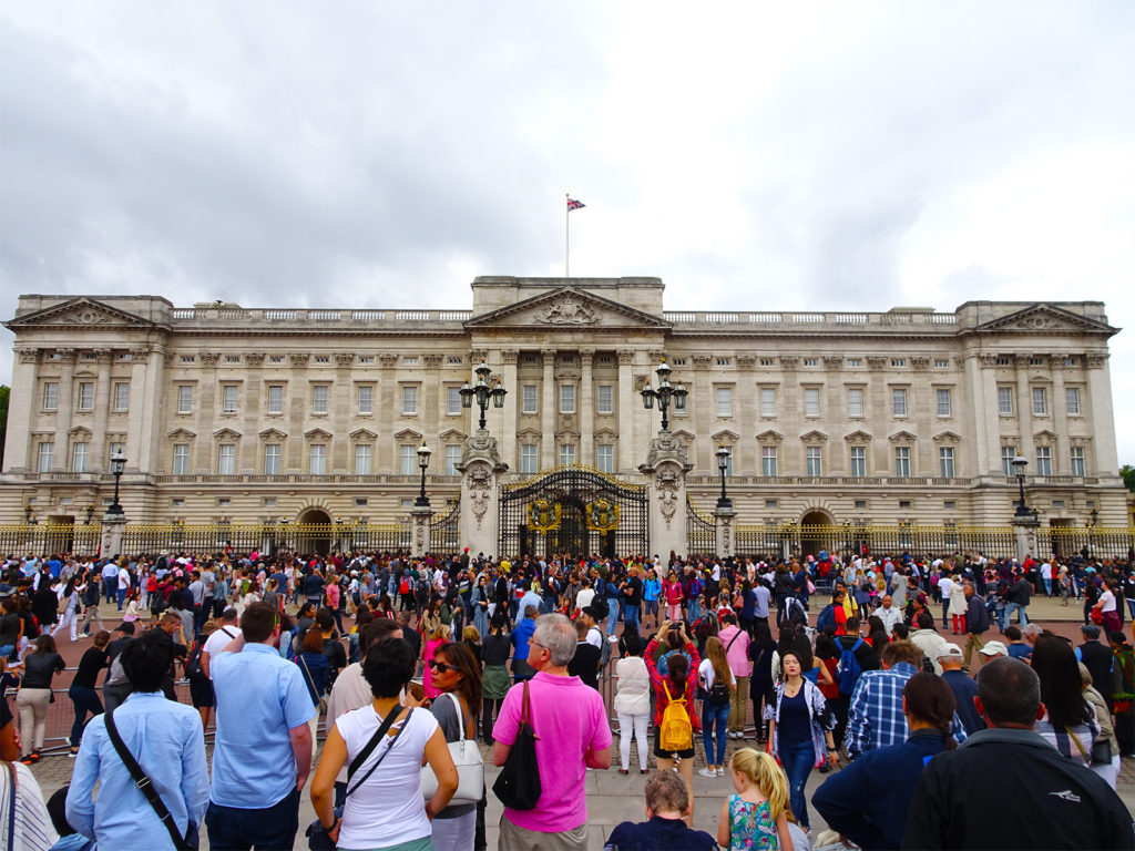 11 LONDON FILM LOCATIONS (BUCKINGHAM PALACE)-One Epic Road Trip