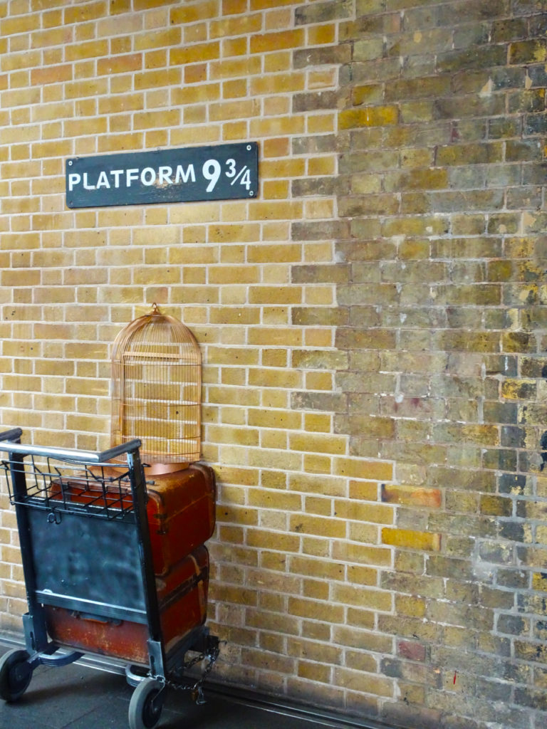 (kingscross)11 London Film Locations You Can Visit - One Epic Road Trip (kingscross)11 London Film Locations You Can Visit - One Epic Road Trip