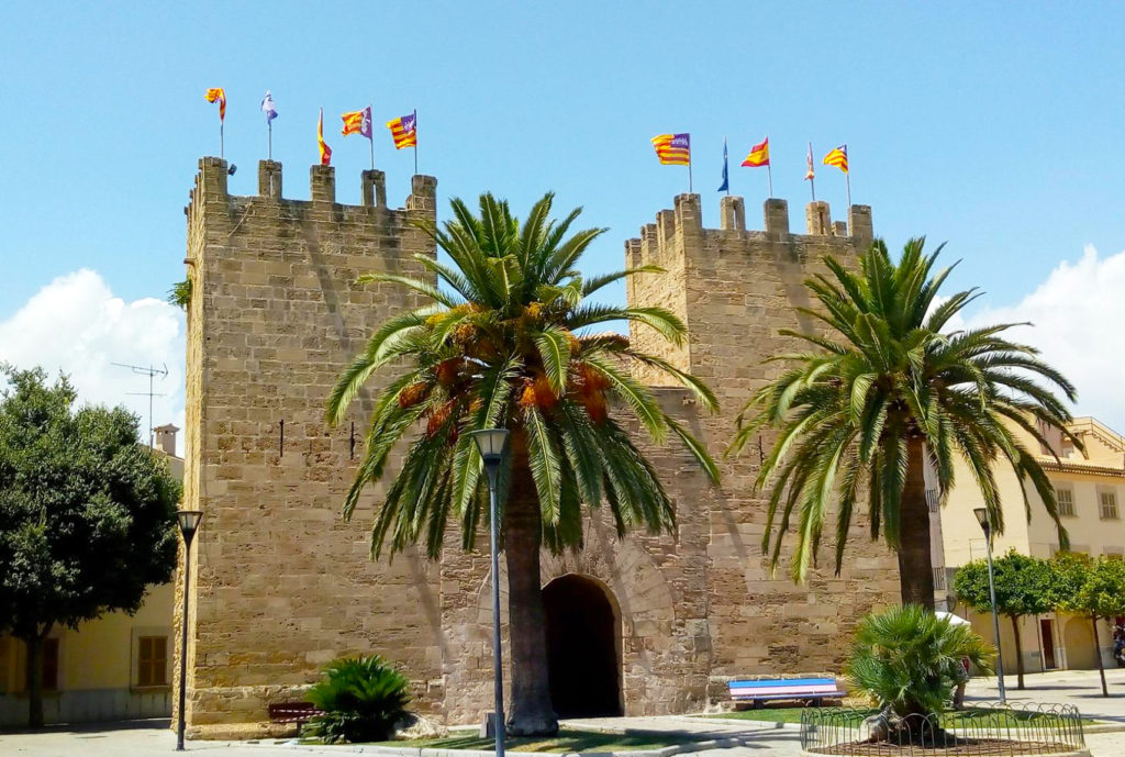 16 Things To Do In Alcudia, Mallorca (old town) - One Epic Road Trip blog
